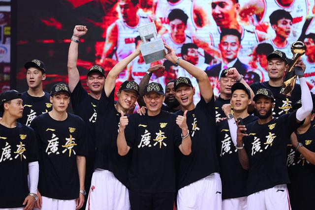 广东宏远胜出，取得三连胜，领跑全联盟的简单介绍