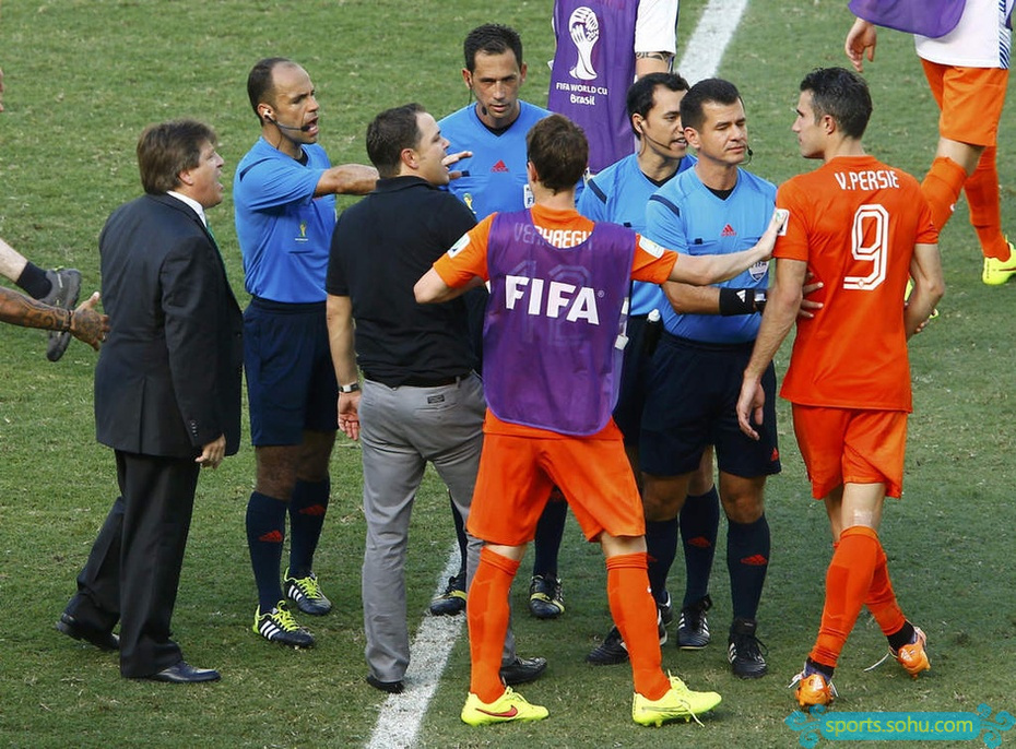 团队配合:西班牙队与荷兰队磨砺绝地反击 团队配合:西班牙队与荷兰队磨砺绝地反击