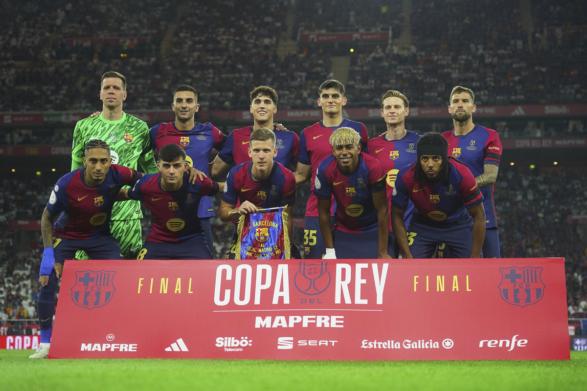 精彩足球巅峰对决，球队缔造传奇辉煌