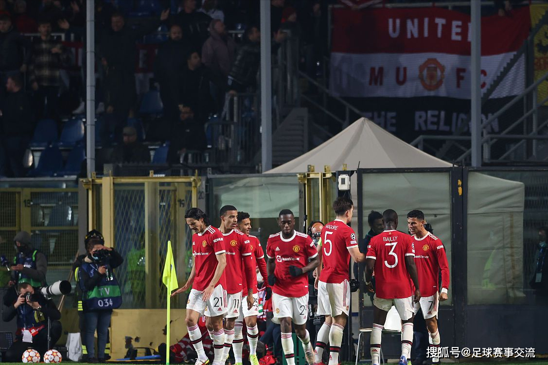 沃尔夫斯堡主场大胜奥格斯堡，保持领先优势的简单介绍