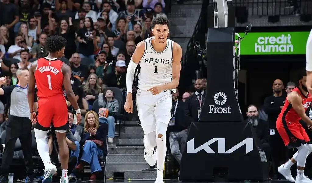 1xBit体育活动-包含爵士队控卫因伤缺席比赛球队被逼做出调整的词条