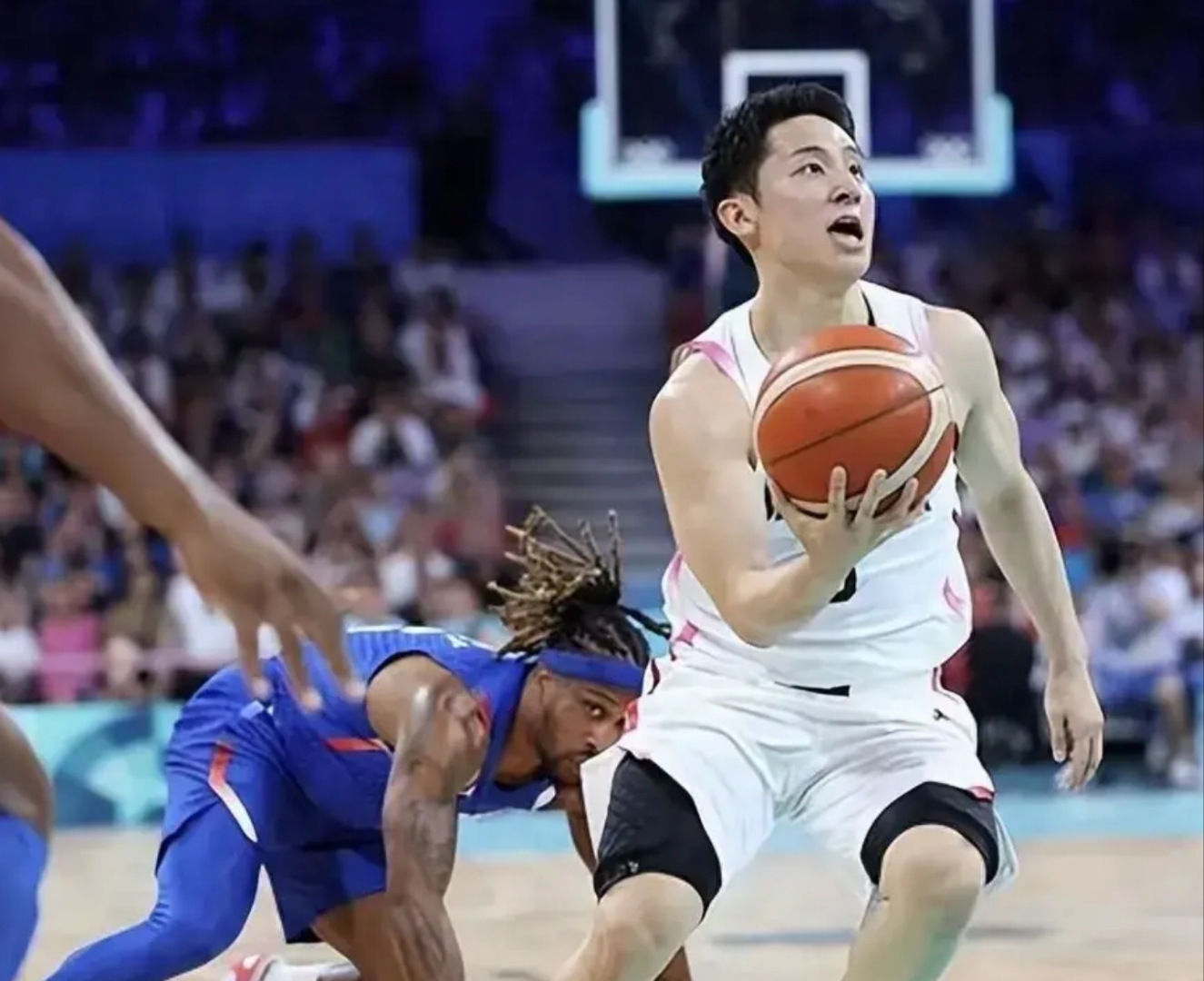 中东选手在篮球赛场上实力十足