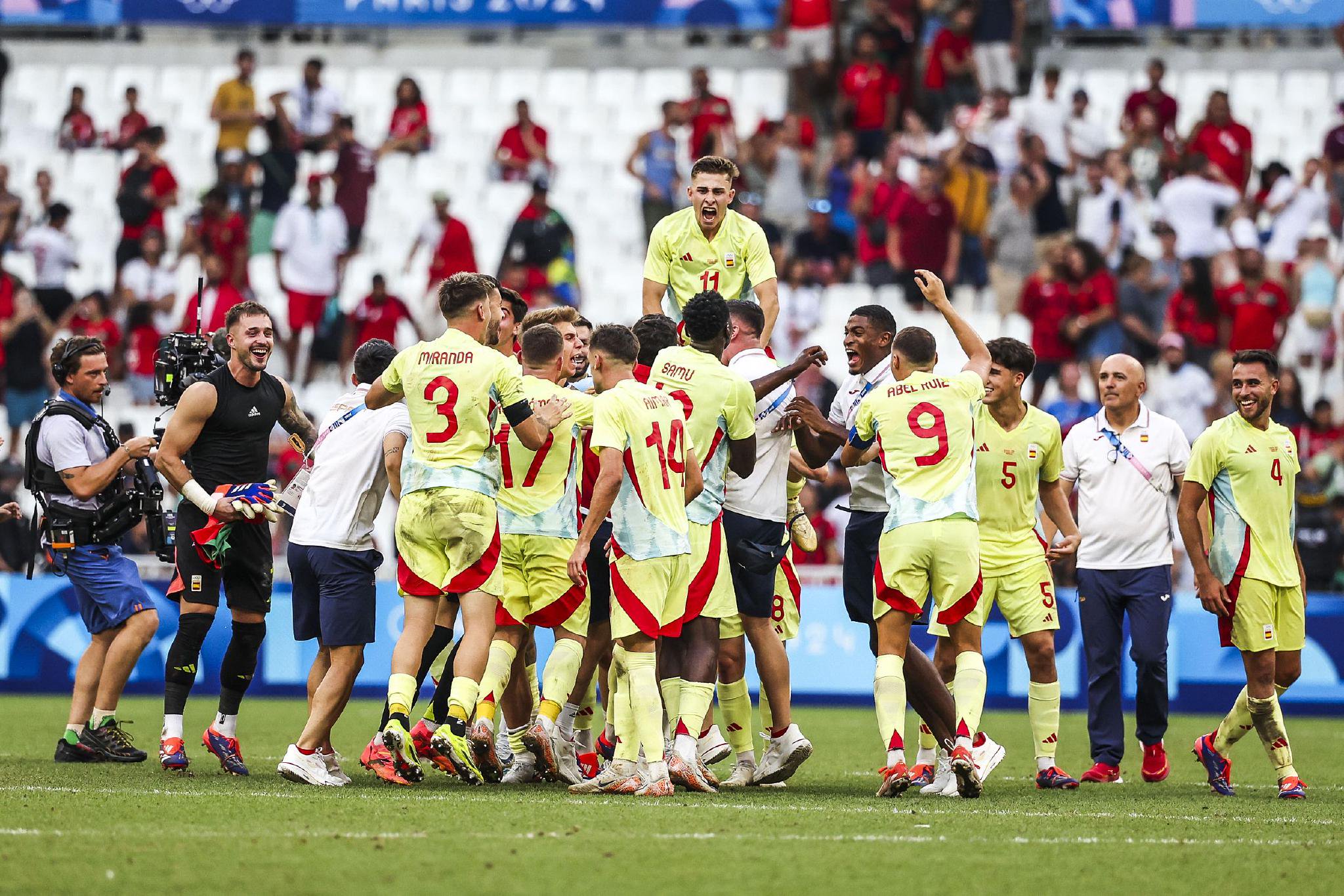 包含篮球男子半决赛：西班牙队晋级决赛的词条