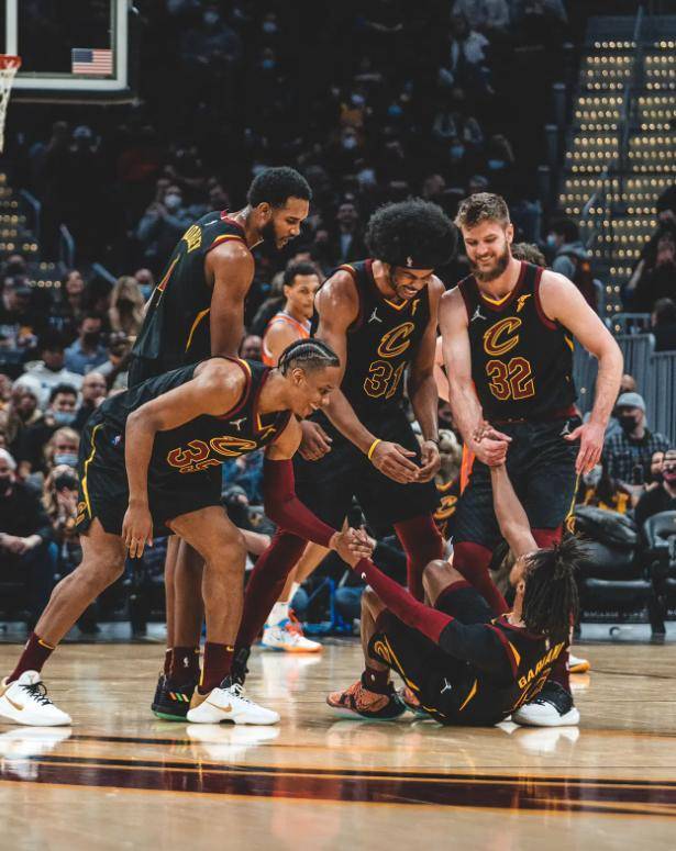 骑士主力受伤缺阵,球队多点开花力克对手的简单介绍 骑士主力受伤缺阵,球队多点开花力克对手的简单介绍