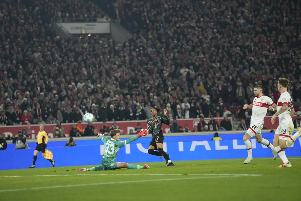 1xBit体育竞技-包含拜仁慕尼黑8球大胜斯图加特，创造德甲历史记录的词条