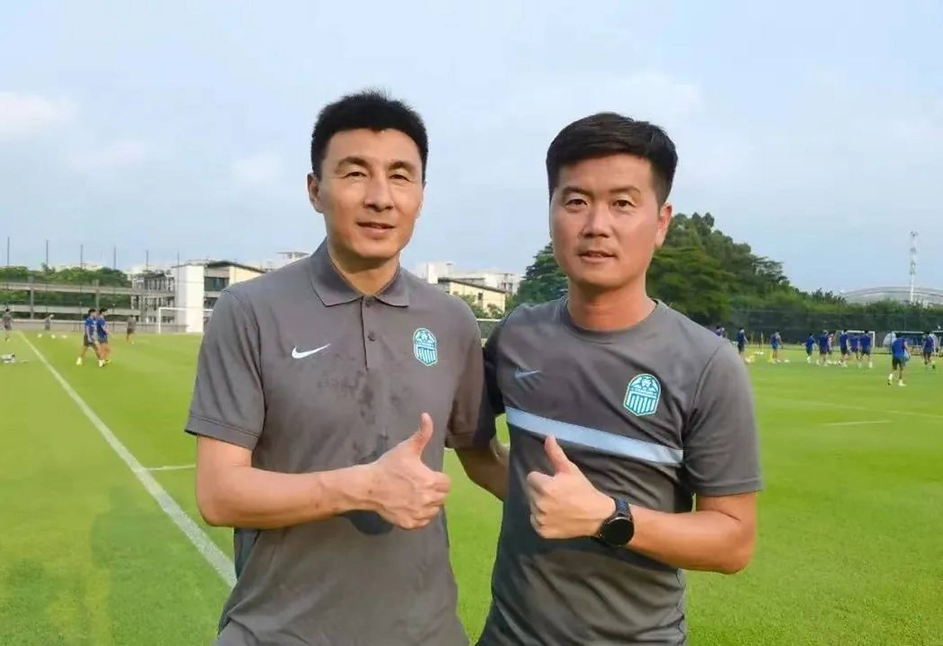 裁判鞭策队员遵守规则争取胜利 裁判鞭策队员遵守规则争取胜利