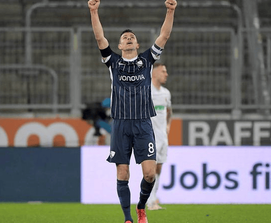 1xBit体育注册-关于门兴格拉德巴赫客场击败斯图加特，登顶德甲前四位置的信息