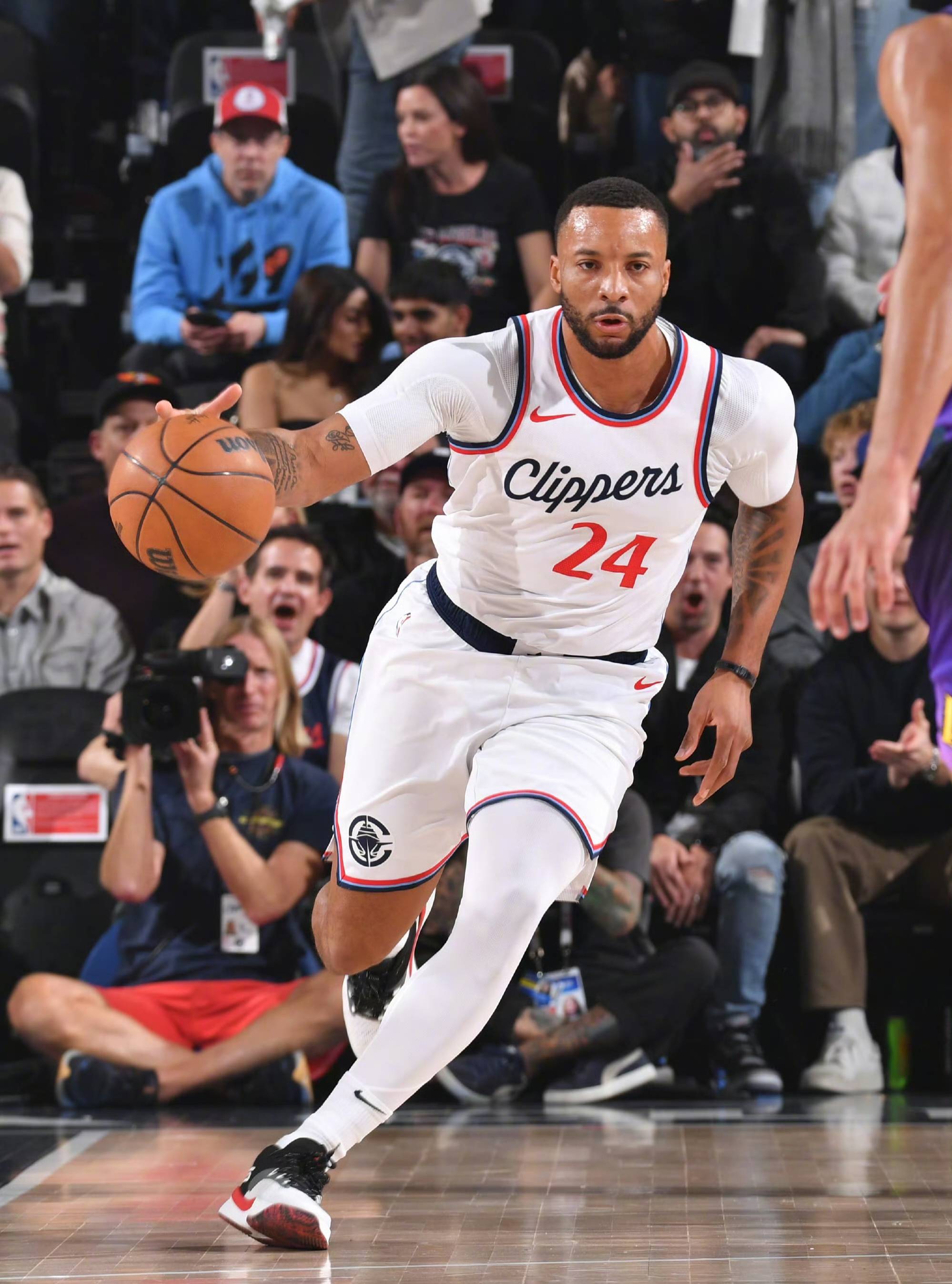 1xBit体育新闻-快船再胜雄鹿，取得连胜